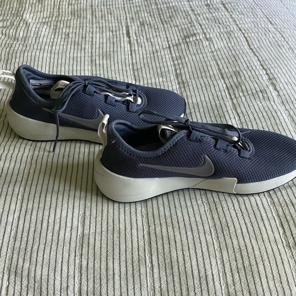 ashin modern nike womens